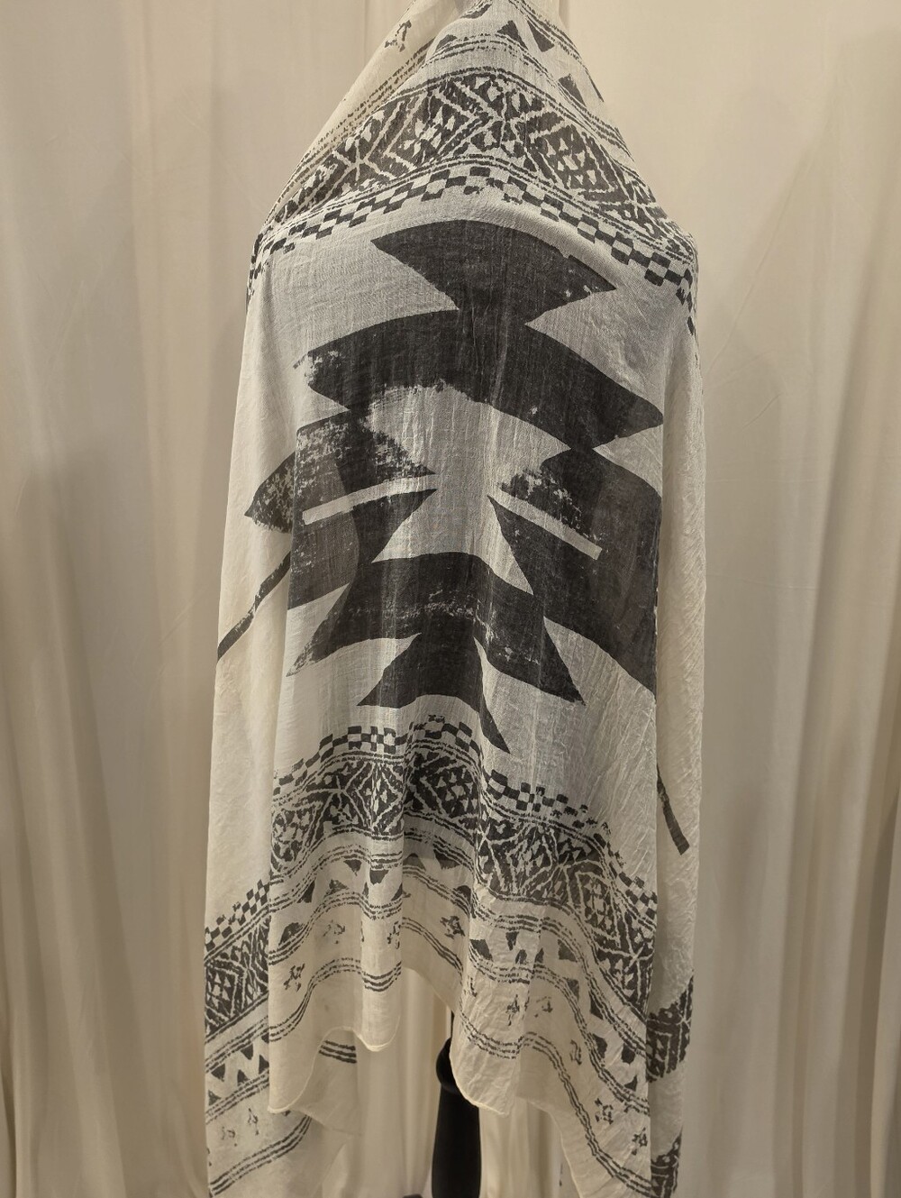 Look Aztec Fringed Blanket Scarf 100% Cotton Cream Gray Geometric Tribal Shawl - Picture 4 of 8